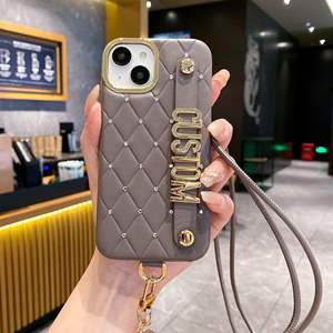 Funda de teléfono personalizada <span class=keywords><strong>con</strong></span> <span class=keywords><strong>nombre</strong></span> personalizado para <span class=keywords><strong>iPhone</strong></span> 16 15 Pro Max, funda protectora de diamantes de cuero PU de lujo <span class=keywords><strong>con</strong></span> cordón de pulsera - Product Image 4