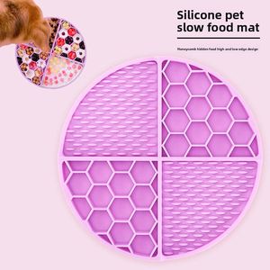 แผ่นรองเลียสำหรับสุนัขทำจากซิลิโคนปลอดสาร BPA ขนาด 500 มล. ชามอาหารแบบชะลอการกินพร้อมจุกดูดสุญญากาศ ดีไซน์ทันสมัย เป็นมิตรกับสิ่งแวดล้อม ช่วยให้สุนัขกินได้อย่างอัตโนมัติ - Product Image 4