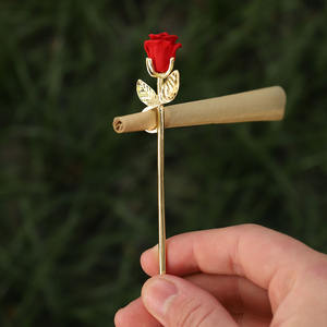 Portasigarette Retrò con Fiori in Oro Rosa, Regalo Creativo e Originale per Uomini e Donne - Product Image 1