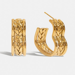 Pendientes de Aro en Forma de Corazón de Acero Inoxidable con Baño de Oro de 18K, Joyería de Moda con Tres Capas en Forma de C - Product Image 1