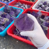 Vente en gros de cristaux bruts d'améthyste naturelle en forme de baguette pour la guérison des chakras, la décoration de la maison, la collection d'art, les cadeaux