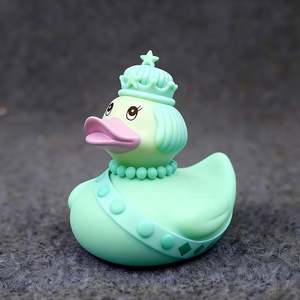 Juguete Promocional Personalizado al por Mayor, Patito de Goma de PVC con Diseño de Patrón, Juguetes de Baño con Diseños Personalizados - Product Image 3