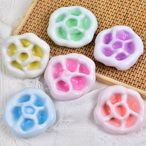 Jouet sensoriel anti-stress en TPR souple et extensible en forme de lotus nid d'abeille, jouet de décompression à effet sable mouvant, cadeau pour enfants - Product Image 3