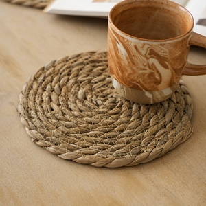 Vente en gros <span class=keywords><strong>de</strong></span> napperons <span class=keywords><strong>de</strong></span> <span class=keywords><strong>table</strong></span> ronds en <span class=keywords><strong>paille</strong></span> <span class=keywords><strong>de</strong></span> maïs tissés à la main, ensembles <span class=keywords><strong>de</strong></span> tapis <span class=keywords><strong>de</strong></span> <span class=keywords><strong>table</strong></span> antidérapants - Product Image 3