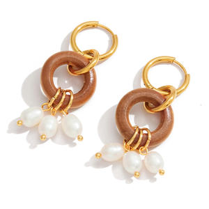 Boucles d'oreilles pendantes en bois avec pompon en perles d'eau douce rétro <span class=keywords><strong>Jing</strong></span> Qiao Designer, luxe léger, acier inoxydable de haute qualité, automne-hiver - Product Image 5