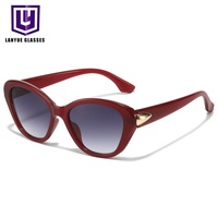 Lunettes de soleil de luxe pour hommes, monture œil de chat, branches décoratives, style urbain, accessoire de visage, équipement oculaire d'extérieur