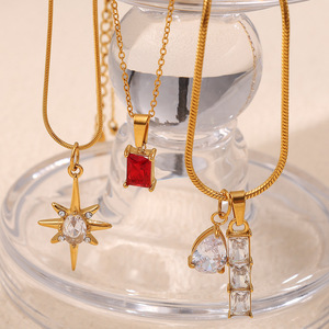 Galería de Gemas Celestiales |   Dijes de Acero Inoxidable Chapados en Oro PVD de 18K |   Colgantes de Piedras Naturales Druzy y Gemas Facetadas con Forma de Estrella, Sol y Luna - Product Image 3