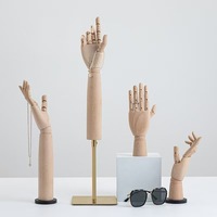 Accessoires de modèles de main en bois massif, gants, modèles de main simulés, présentoirs à anneaux, mains artificielles.