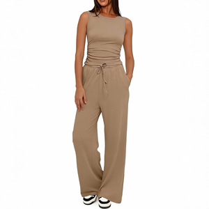 Vêtements de mode pour femmes en gros : Ensemble décontracté streetwear sans manches, col rond, taille haute, jambe large, avec logo sérigraphié - Product Image 4