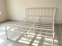 Cadre de lit en métal à lattes verticales, acier au carbone robuste, revêtement en poudre mat, noir et blanc, sans sommier, KD Hostel Dorm