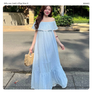 เดรสยาวผ้าฝ้ายพรีเมียมแบบเปิดไหล่ ตกแต่งระบายยาวและลูกไม้ประณีต เหมาะสำหรับใส่ในช่วงฤดูร้อน - Product Image 3