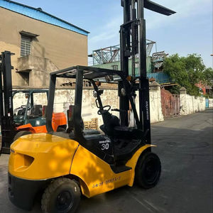 Montacargas Usado Japonés FD30 con Contrapeso, Motor Diésel de 3 Toneladas, Desplazamiento Lateral de Tres Etapas, para Construcción - Product Image 1