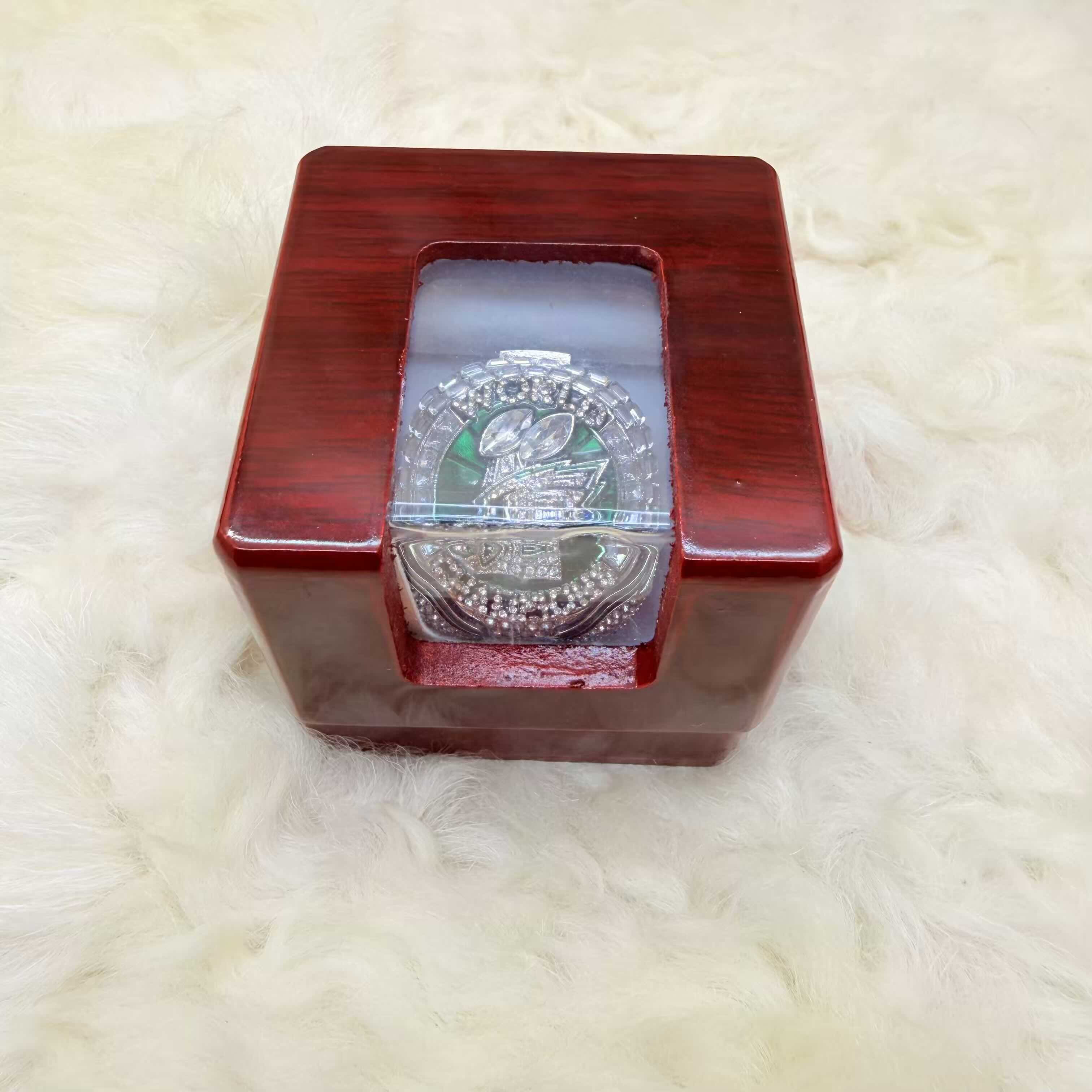 Bague aigles en argent avec boîte à fenêtre