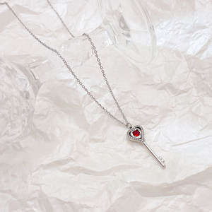 Collar con Colgante de Zirconia Roja Brillante de Acero Inoxidable Hongtong B1-389, Joyería de Moda al por Mayor - Product Image 6