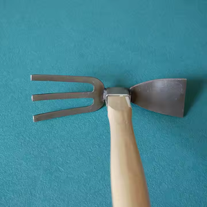Pioche de jardin en acier au manganèse de haute qualité - Outil à main avec manche en bois pour le jardinage et l'agriculture - Product Image 5