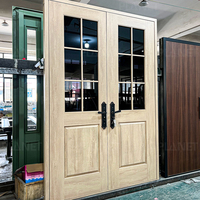 Porte d'entrée double battante de luxe en bois grainé et verre trempé à grille pour villa