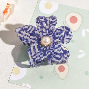 Pince à cheveux élégante en perles françaises pour femme, motif fleur à 5 pétales multicolores, pince requin, vente en gros - Product Image 4