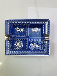 Cenicero de Cigarros de Cerámica Cuadrado de Estilo Americano, Diseño Moderno y Simple, Ecológico, con Cuatro Aberturas y Base Roja - Product Image 2