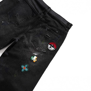 Calças Largas de Tubo Reto Estilo Solto, Jeans Rasgado com Múltiplos Emblemas Bordados para Homens - Product Image 4