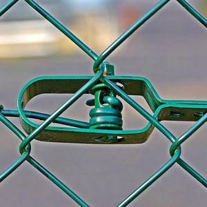 Rollo <span class=keywords><strong>de</strong></span> Alambre Ciclónico <span class=keywords><strong>de</strong></span> Calibre 10 para Cercas Agrícolas, <span class=keywords><strong>de</strong></span> 4 a 10 pies, Negro, con Eslabones <span class=keywords><strong>de</strong></span> Cadena 2x2 4x4, Marco Metálico Tratado Térmicamente, Venta al por Mayor - Product Image 3