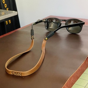 สายคล้องแว่นตาหนังแท้ Boshiho แบบรักษ์โลก สไตล์เรโทร ป้องกันการสูญหาย พร้อมโลโก้ลายนูนสำหรับเล่นกีฬา - Product Image 5