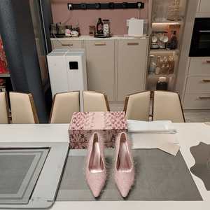 Escarpins Jimmy de haute qualité pour femmes, talons fins en forme de goutte d'eau, et bouche peu profonde entièrement enveloppante - Product Image 1