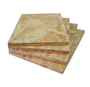 Panneaux <span class=keywords><strong>OSB</strong></span> de qualité industrielle <span class=keywords><strong>3</strong></span> à <span class=keywords><strong>prix</strong></span> d'usine Surface finie en <span class=keywords><strong>bois</strong></span> de peuplier d'épaisseur de 18mm Taille standard 1220x2400mm pour l'extérieur - Product Image 1