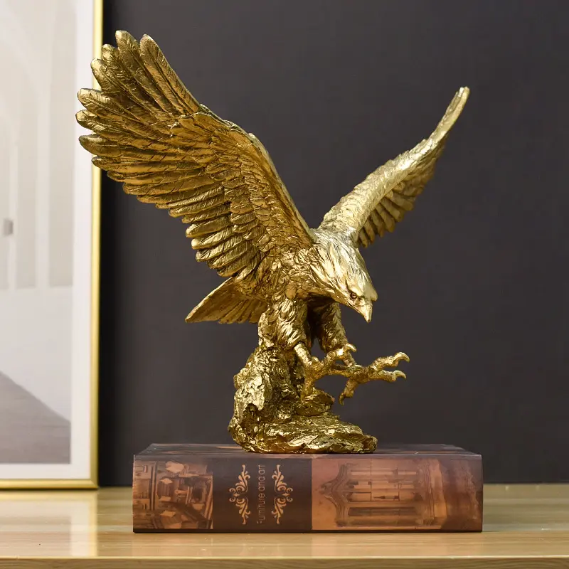 Estatua de águila dorada del desierto de resina, figura Popular, escultura de extensión de alas para decoración del hogar
