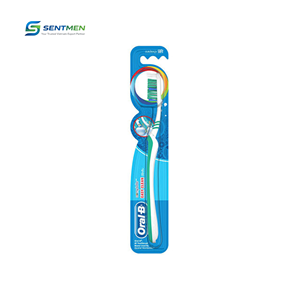 Brosse à dents Oral-B Easy Clean Ultra Soft Charcoal Handle, taille standard – Soin des dents blanchissant et antibactérien, emballage blister - Product Image 1