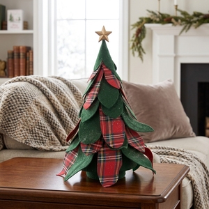Décor de Noël écossais traditionnel : Arbre de Noël en feutre vert superposé en forme de cône, motif écossais à carreaux, avec étoile dorée sur le dessus - Product Image 1