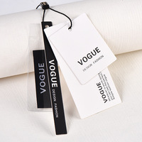 Étiquettes de vêtements en papier écologique épais en gros étiquettes de balançoire de vêtement étiquettes de estampage à chaud de forme personnalisée