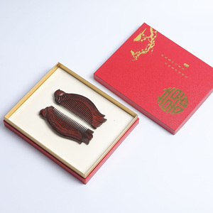 ชุดหวีแต่งงานจีนสุดหรู แกะสลักลายเป็ดแมนดารินด้วยมือ หวีไม้จันทน์แดง ของขวัญสำหรับแขกในงานเลี้ยงฉลองสมรส - Product Image 1