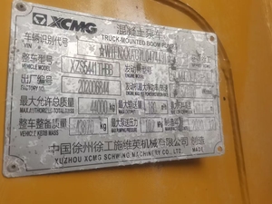 Camión bomba de hormigón XCMG de 62 m usado, bien mantenido, de 4 ejes, con pluma de colocación de hormigón de alta resistencia, listo para envío - Product Image 3