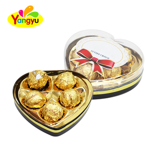 Boîte cadeau en forme de cœur de chocolat aux noisettes enrobée de feuille d'or certifiée Halal, vente en gros - Product Image 2