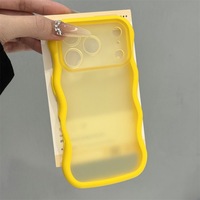 Étui antichoc mat effet peau avec bords ondulés pour iPhone 18 Pro Max / 17/16/15