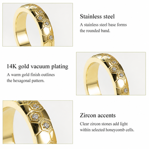 Anillo de Zirconia en Forma de Panal, Acero Inoxidable, Chapado en Oro de 14K al Vacío, Banda Redondeada con Patrón Hexagonal y Detalles Transparentes - Product Image 4