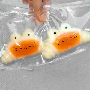Juguete Antiestrés Realista con Forma de Croissant, Súper Suave y Pegajoso, para Todas las Edades, Regalo para Aliviar el Estrés, Juguete de Escritorio para Días Ajetreados - Product Image 2