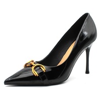 Chaussures à talons hauts pour femmes européennes et américaines, à talons fins, en cuir verni brillant, à bout pointu et décolleté.