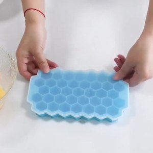 Moldes de silicona para cubitos de hielo sin BPA con tapa, en forma de panal, para cubitos de hielo cuadrados - Product Image 4