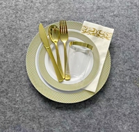 Assortiment de vaisselle haut de gamme jetable en plastique avec assiettes, fourchettes, cuillères, couteaux, serviettes et gobelets, sans BPA, de qualité alimentaire, pour mariages et fêtes