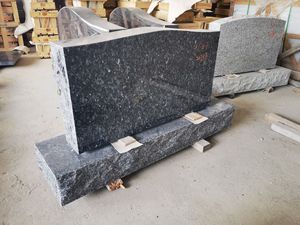 Pierre tombale moderne en granit bleu perle, monument funéraire vertical de style américain traditionnel par Union Stone - Product Image 6