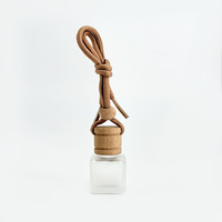 Flacon diffuseur de parfum pour voiture en verre mat carré vide de 8 ml avec couvercle rond en bois de hêtre