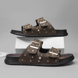 Sandales noires en PVC à enfiler avec boucles et clous dorés, bout ouvert, semelle extérieure en caoutchouc antidérapante, chaussures d'été pour hommes - Product Image 4
