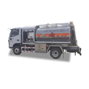 Camion-citerne à huile 4x2 neuf au <span class=keywords><strong>prix</strong></span> d'usine pour le ravitaillement en carburant des avions, des hélicoptères et des aéronefs avec une capacité de moins de 5000 L - Product Image 3