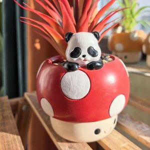 ROOGO Pot de fleurs <span class=keywords><strong>en</strong></span> résine <span class=keywords><strong>en</strong></span> forme de champignon panda avec trou de drainage, <span class=keywords><strong>plante</strong></span> artificielle assortie, fait main, Kawaii - Product Image 2
