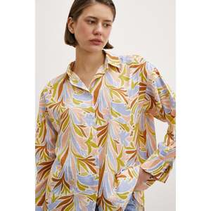 Camisa Modal Estampada para Mujer, Blusa Casual con Botones y Estampado Floral, Tela Popelina Rosa Polvo, Uso Diario - Product Image 3