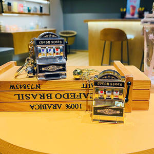 Gepersonaliseerde Sleutelhangers Groothandel Gokautomaat Sleutelhanger Mini Casino Sleutelhanger Kawaii Sleutelhanger Voor Kerst <span class=keywords><strong>Las</strong></span> <span class=keywords><strong>Vegas</strong></span> Feestgeschenken - Product Image 2