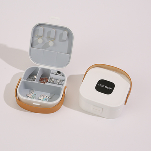 Portable Mini Travel Jewelry Box Custom Logo Plastic Jewelry Organizer with <b>Mirror</b> Handle <b>Compact</b> Necklace Earring Ring Holder - Product Image 3