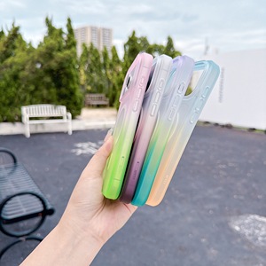 <span class=keywords><strong>Coque</strong></span> <span class=keywords><strong>transparente</strong></span> magnétique effet dégradé coloré au toucher doux pour <span class=keywords><strong>iPhone</strong></span> <span class=keywords><strong>13</strong></span> 14 15 16 17 18 Pro Max, compatible charge sans fil et antichoc - Product Image 2