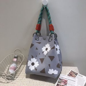Borsa <span class=keywords><strong>a</strong></span> secchiello da donna in stile coreano grande capacità alla moda All-Match per lo <span class=keywords><strong>Shopping</strong></span> da viaggio due manici fiori aperti - Product Image 3